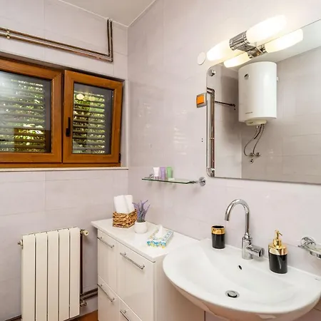 빌라 Niko 그루다